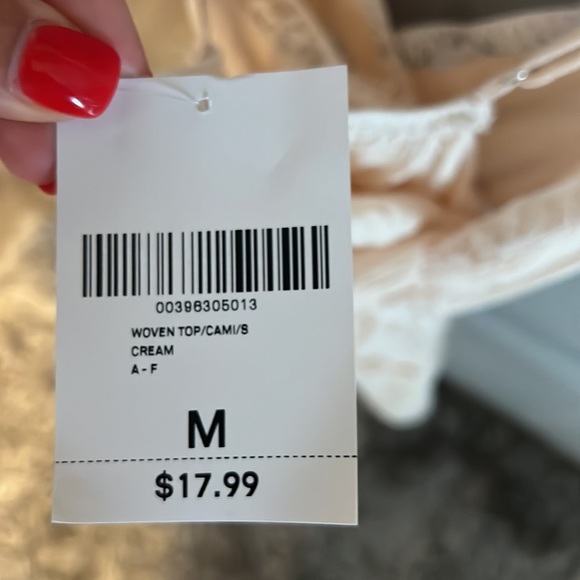 Light pink Tank top with lace detail and crossed strap back - Picture 5 of 5